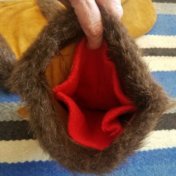 One of a kind Sioux Fringed Buckskin & Fur Mittens - Picture 5 of 5